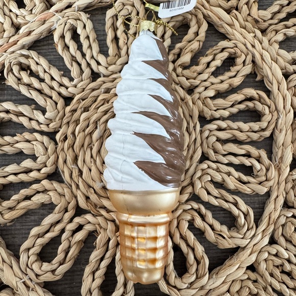 Cody Foster Twist Ice Cream Ornament 🎄 - Picture 2 of 2
